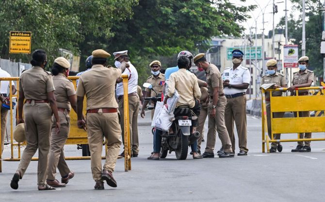 மீண்டும் ஊரடங்கா? ஆட்சியர்களுக்கு ஆணையிட்ட சுகாதாரத்துறை செயலாளர்!