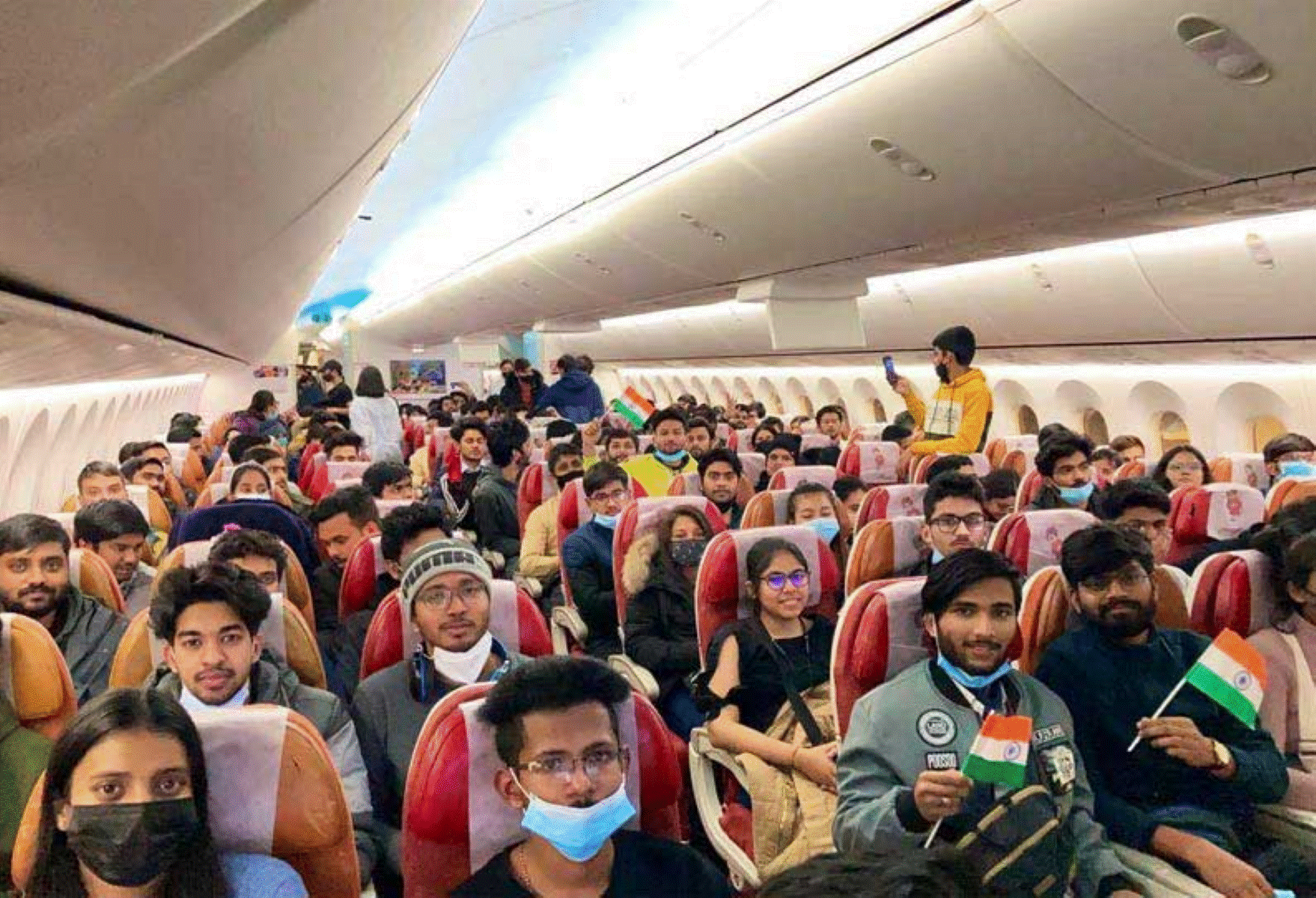 உக்ரைனில் இருக்கும் இந்தியர்களை ரஷ்யா வழியாக மீட்க்க அதிரடி திட்டம்! மத்திய அரசு வெளியிட்ட தகவல்!