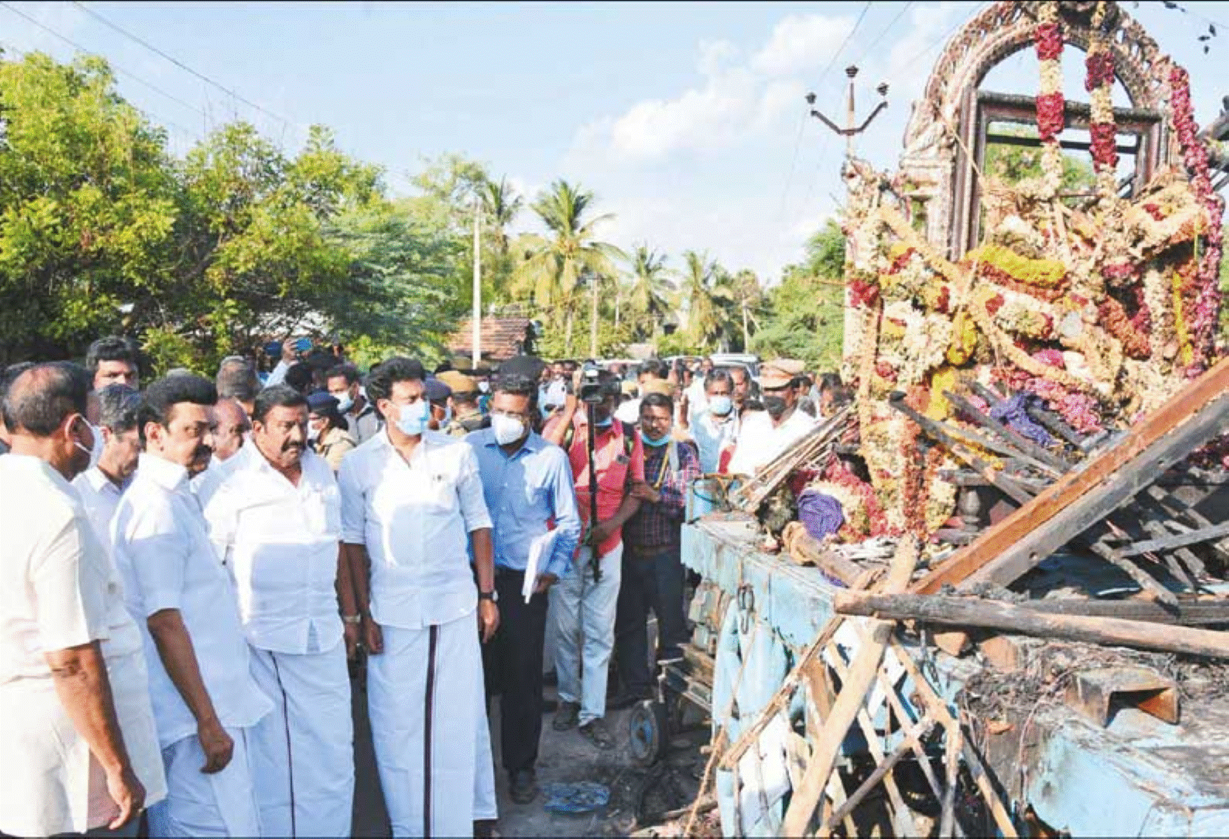 தஞ்சை அருகே நடந்த தேர் விபத்து 11  பேர் பலி! விபத்தின் காரணமென்ன?