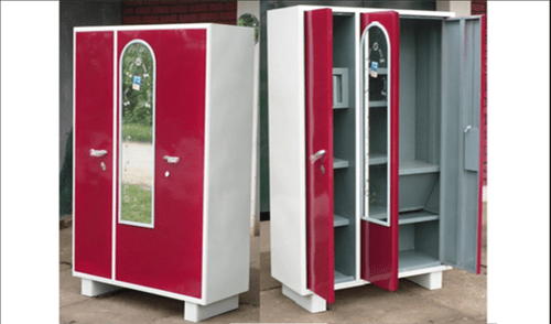 குறட்டை விட்டு தூங்கிய தம்பதியினர்! அலேக்காக பீரோவையே தூக்கிய திருடர்கள்!