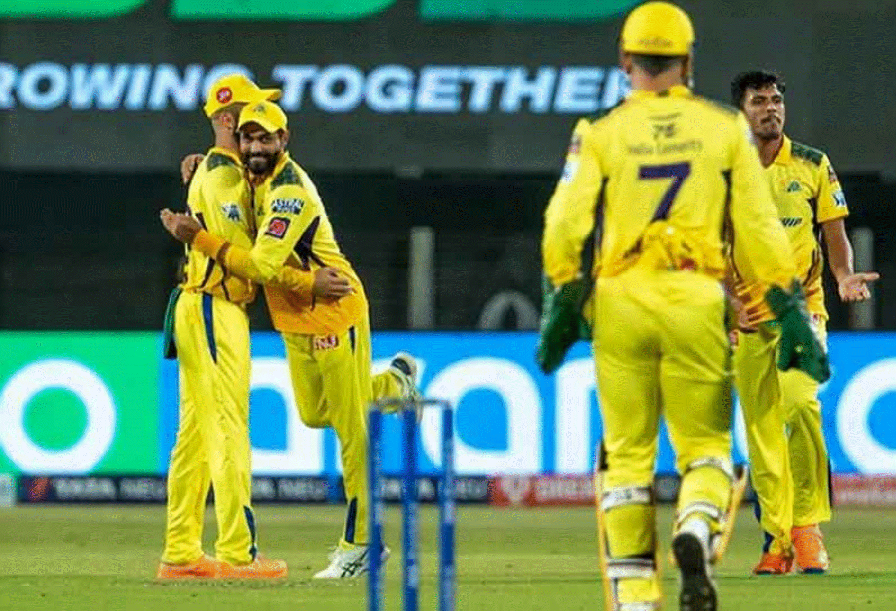 ஐபிஎல் கிரிக்கெட் போட்டி பிளே ஆப் சுற்றில் வாய்ப்பை இழந்த சென்னை அணி! சோகத்தில் ரசிகர்கள்!