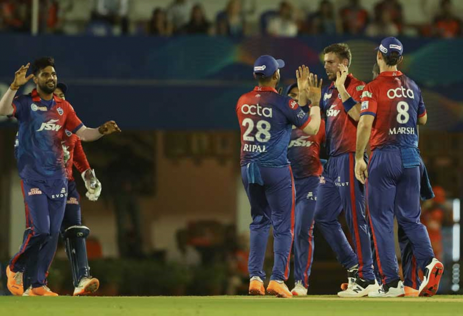 ஐபிஎல் கிரிக்கெட் போட்டி! டெல்லியிடம் மண்டியிட்டது ஹைதராபாத்!