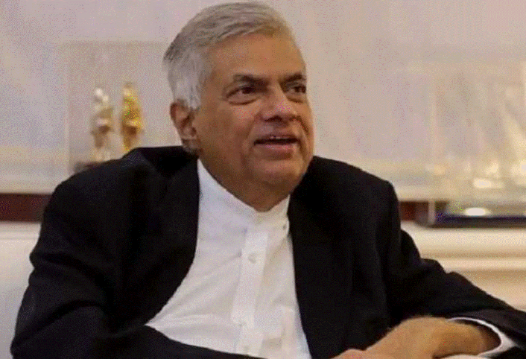 பணிகளை தொடங்கிய இலங்கை பிரதமர் ரனில் விக்கிரமசிங்கே நாடாளுமன்றத்தில் பெரும்பான்மையை நிரூபிக்க முடியுமா? பிரதமருக்கு சவால்விட்ட கட்சி!