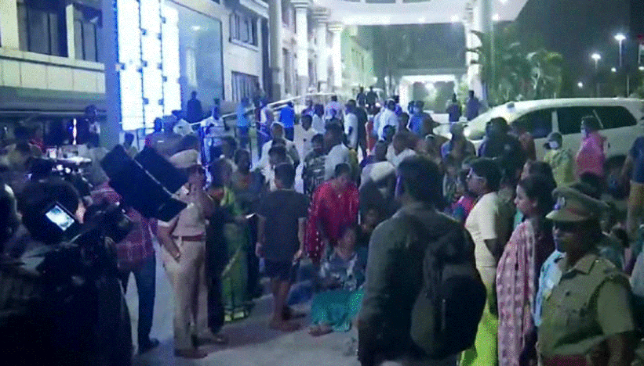 போலீஸ் பாதுகாப்பையும் மீறி பாஜக நிர்வாகி வெட்டி படுகொலை! சென்னையில் பரபரப்பு!