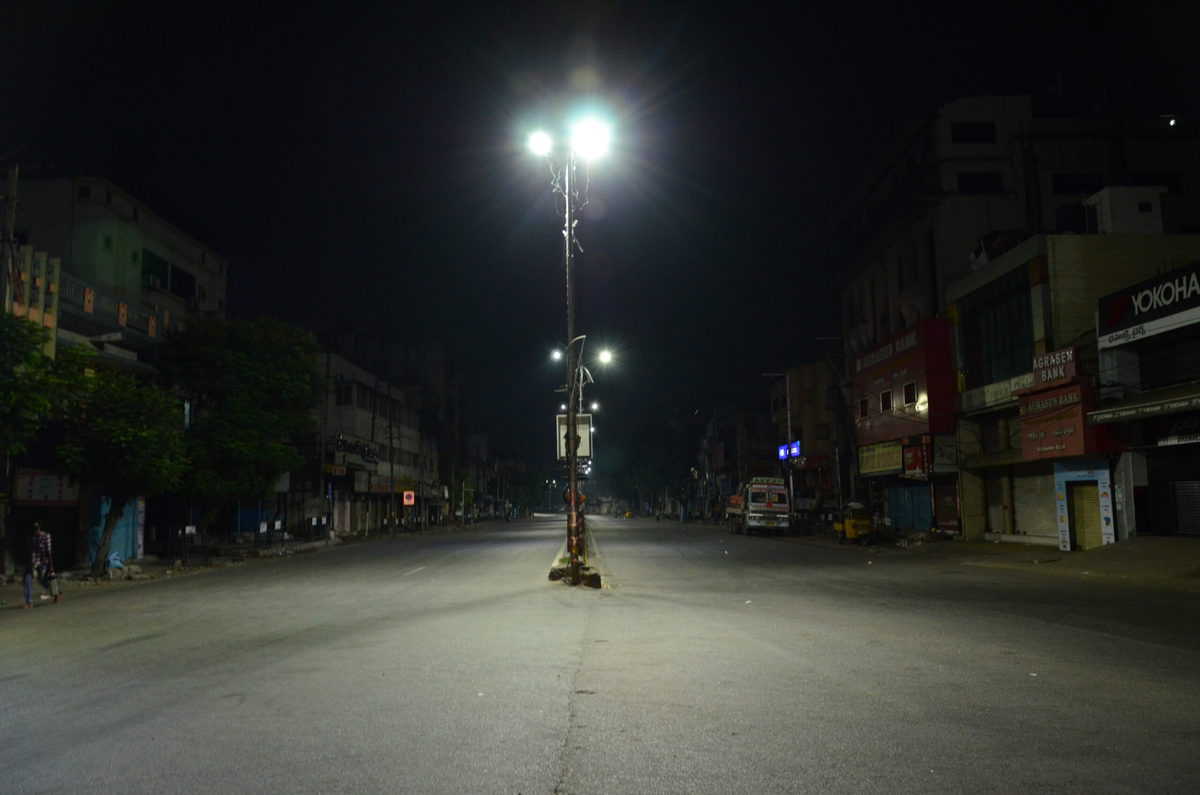 நள்ளிரவில்  திருநங்கையை படுக்கைக்கு அழைத்த  ஆசாமிகள்! நடுரோட்டில் நடந்த அதிர்ச்சி சம்பவம்!