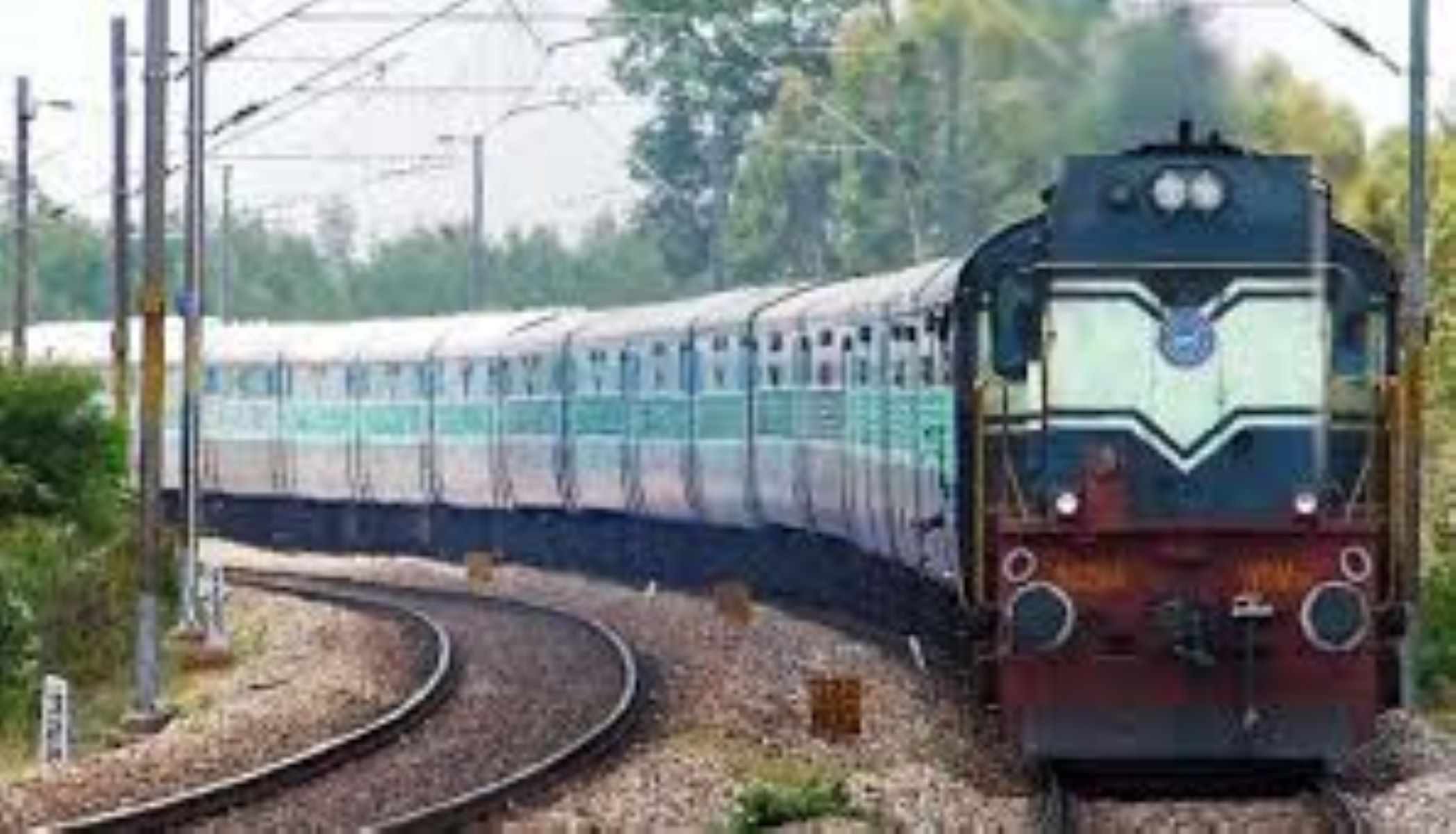 ஓடும் ரயிலில் இளம்பெண்ணுக்கு பாலியல் தொந்தரவு கொடுத்த கொடூர நபர்! தனியாக போராடிய இளம் பெண்ணுக்கு நேர்ந்த விபரீதம்!