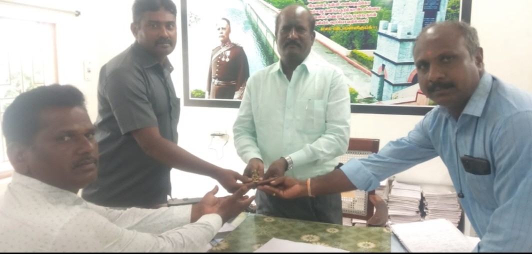 மண்ணில் இருந்து கண்டெடுத்த அதிசய பொருள்! பாதுகாப்பை பலபடுத்திய வட்டாட்சியர்!