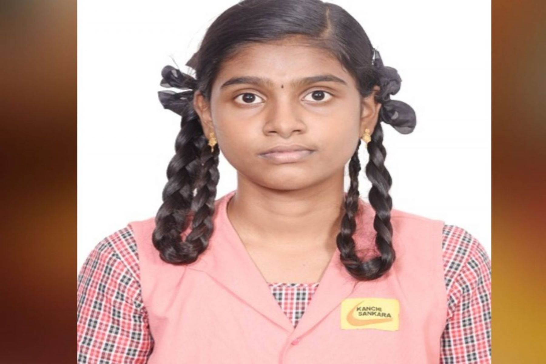 பொதுத்தேர்வில் தமிழ் பாடத்தில் முழு மதிப்பெண் பெற்ற ஒரே மாணவி! குவியும் பாராட்டுக்கள்!