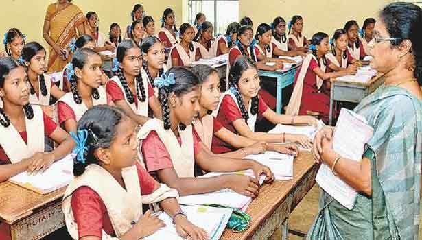அரசு பள்ளியில் பணிபுரியும் ஆசிரியர் அனைவருக்கும் ஒரு நற்செய்தி! 1 ஆப் மூலம் இத்தனை பயன்களா?
