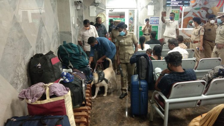 சேலம் ரயில் நிலையதில்  வெடிகுண்டு மிரட்டல்!பதற்றத்தில் பயணிகள்!