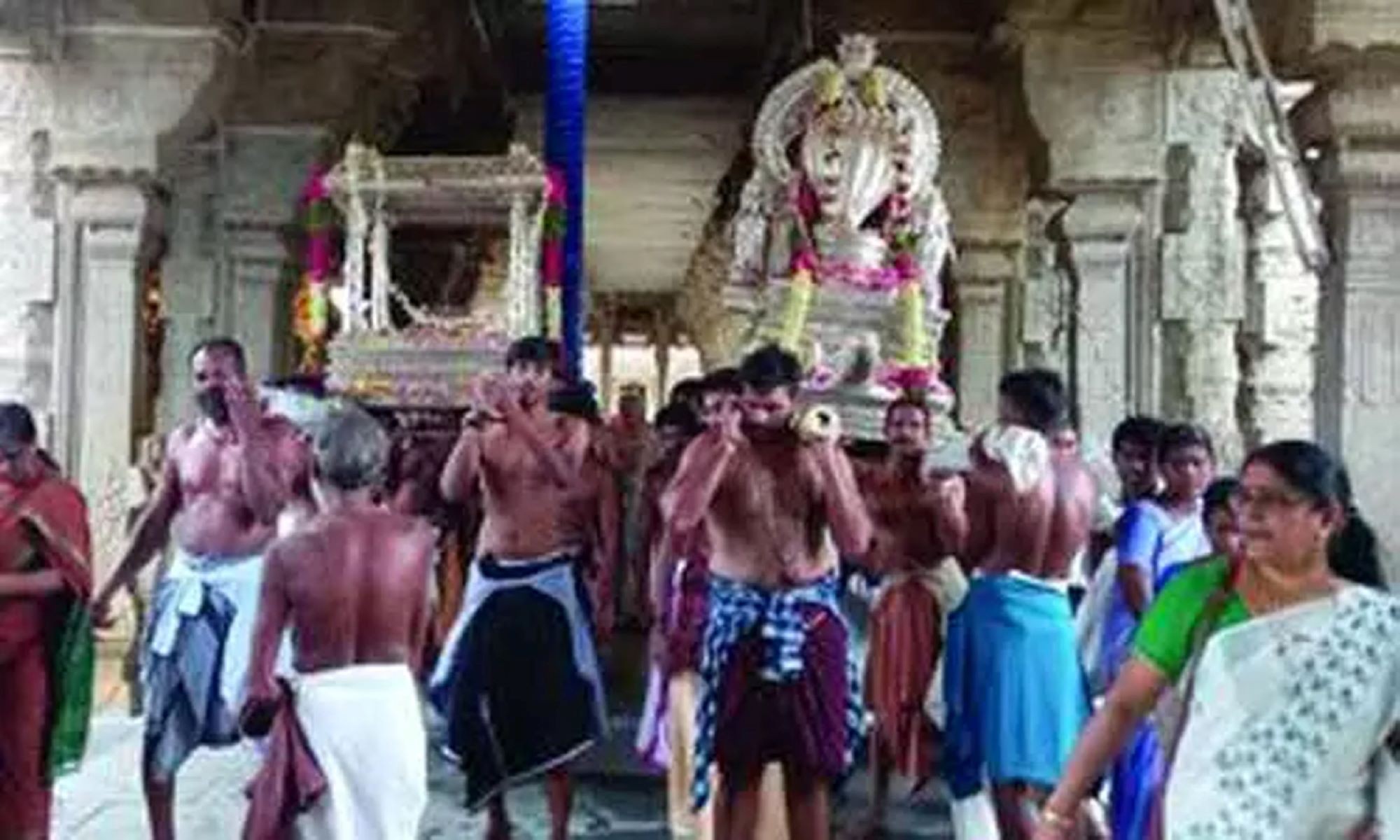 ஆதிகேசவப் பெருமாள் கோவிலுக்கு வெள்ளி வாகனங்கள் அர்ப்பணம்!