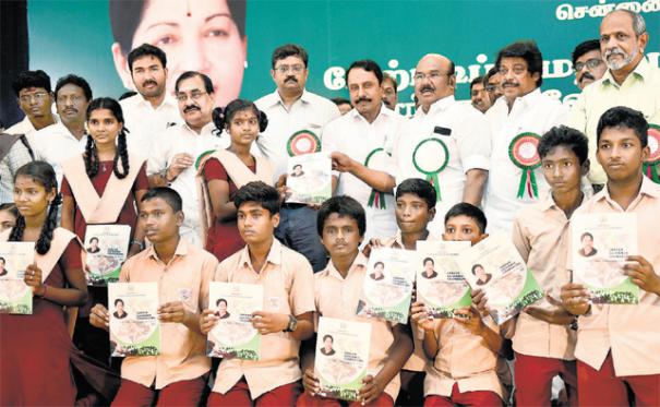 பள்ளி மாணவர்களுக்கு பாடத்திட்டத்தில் மாற்றம்! பள்ளிக்கல்வித்துறை வெளியிட்ட முக்கிய  அறிவிப்பு!