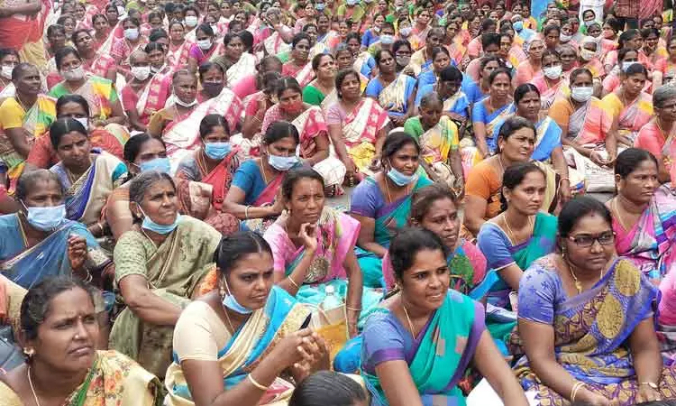 Dharna protest of nutrition workers in Salem! Is this the point?