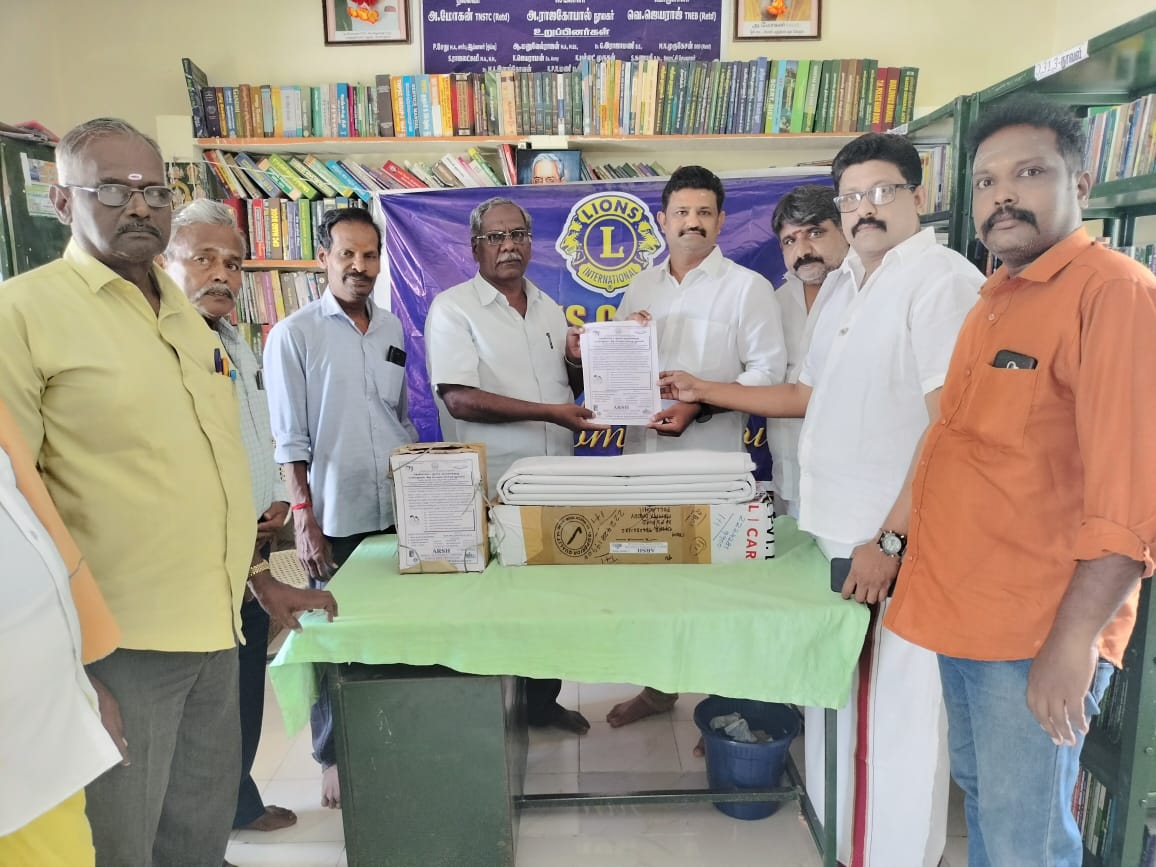 அரசு வேலை வாய்ப்பை பெற விழிப்புணர்வு பேனர்! மாணவர்களை ஊக்குவிக்க அசத்தலான செயல்!