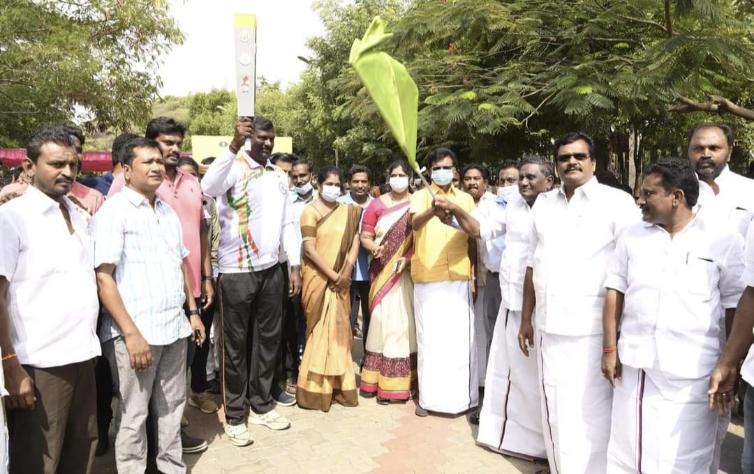 செஸ் ஒலிம்பியாட் போட்டி குறித்து பொதுமக்களிடையே விழிப்புணர்வு! அசத்தும் தேனி மாவட்ட ஆட்சியர்!