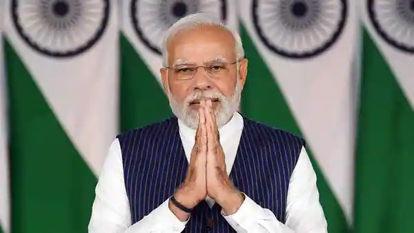 ஆளுநர் மாளிகையில் பிரதமர் மோடி இவர்களுடன் ஆலோசனையா? அவ்விடத்தில் குவிந்த கட்சித் தொண்டர்கள்!