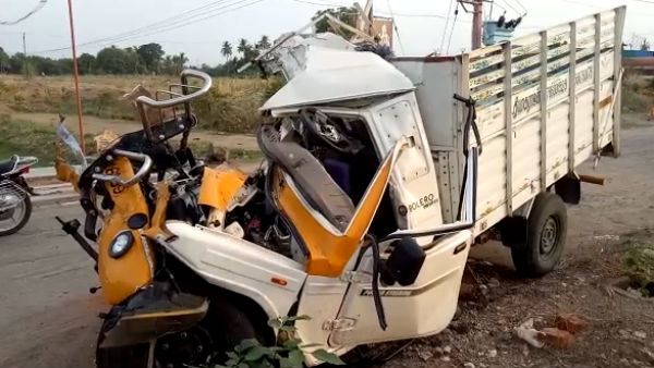 ஈரோடு மாவட்டத்தில் வேன் கவர்ந்த கோர விபத்து! பதினொரு க்கும் மேற்பட்டவர்கள் படுகாயம்!