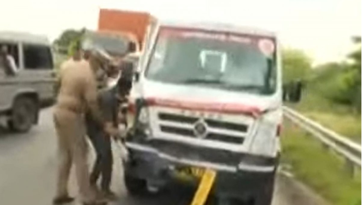 கள்ளக்குறிச்சி: மாணவியின் உடலை எடுத்துச் சென்ற ஆம்புலன்ஸ் விபத்து! முழு விவரம்