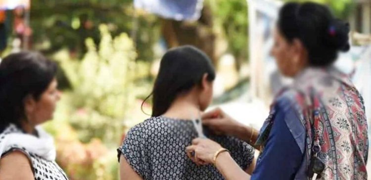 நீட் தேர்வு எழுத வந்த மாணவிகளின் உள்ளாடைகளை அகற்றி சோதனை செய்த மேலும் 2 அதிகாரிகள் கைது! மக்களின் போராட்டம்!