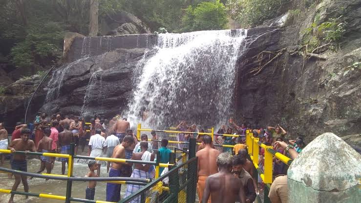 சுற்றுலா: சுருளி அருவியில் சுத்தமில்லை, வசூல் நடத்தியும் வசதியில்லை!