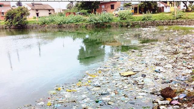இதிலிருந்து தான் தொற்று பரவுகிறது! அச்சத்தில் ஊர் பொதுமக்கள்! கண்டுகொள்ளாத அதிகாரிகள்!