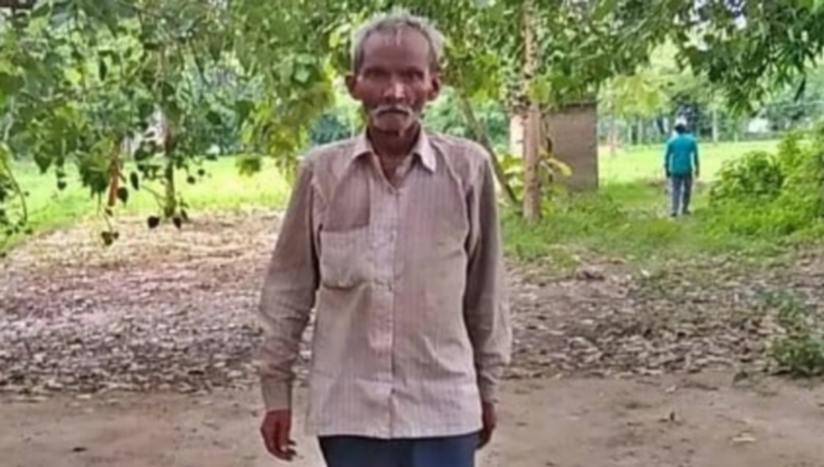 22 வருடங்களாக குளிக்காமல் இருக்கும் அதிசய நபர்… மனைவி, மகன்கள் இறந்தபோதும் அசராத மனிதன்!