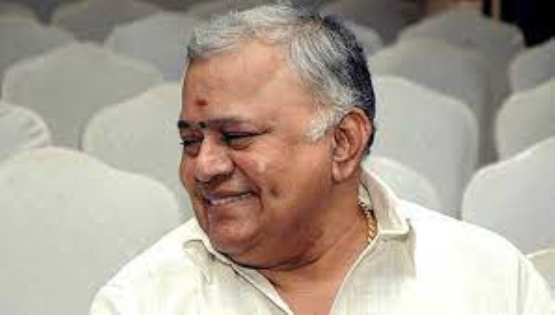 சொந்த கட்சியை சார்ந்தவர்களையே காலை வரிய பிரபல நடிகர்!