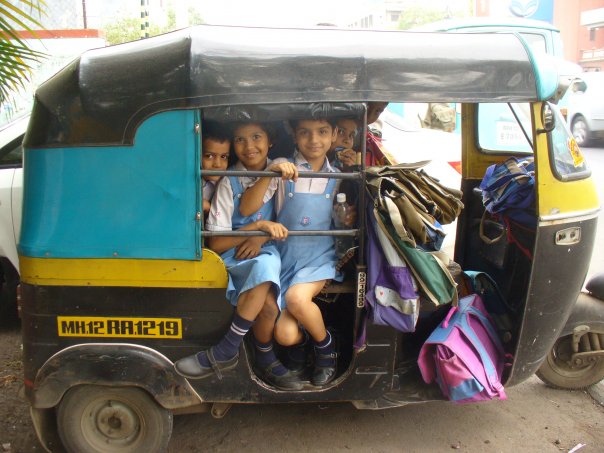 பள்ளி மாணவிகள் சென்ற ஆட்டோ விபத்து! ஈரோட்டில் பரபரப்பு!