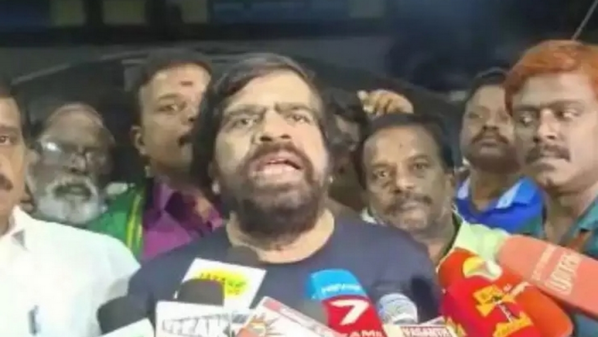 ”சிம்புவின் திருமணம் எப்போது…” – பழைய உற்சாகத்தோடு பத்திரிக்கையாளர்களிடம் பேசிய TR