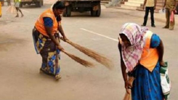 சேலம் மாவட்டத்தில் நகராட்சி ஆணையர் செய்த செயல்! மயக்கமடைந்த மேற்பார்வையாளர்!