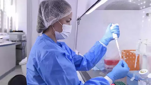 நேற்றை விட இன்று சற்று கொரோனா அதிகரிப்பு! உச்சகட்ட நிலையில் மக்கள் அதிர்ச்சி!