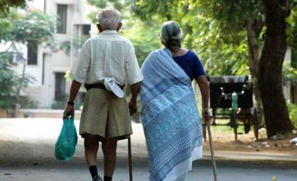 கருவறையில் இருந்த மகன் இன்று ஆளான போது தெருவீதிக்கு தனது வயதான பெற்றோரை விரட்டியடித்த  அரசு பணியாளர்!..