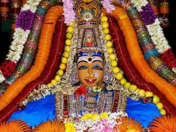 ஒன்பது ஆடிப்பூரமும்.. நாக சதுர்த்தியும் இணைந்த நன்னாளில்.. என்ன செய்தால் சிறப்பு?