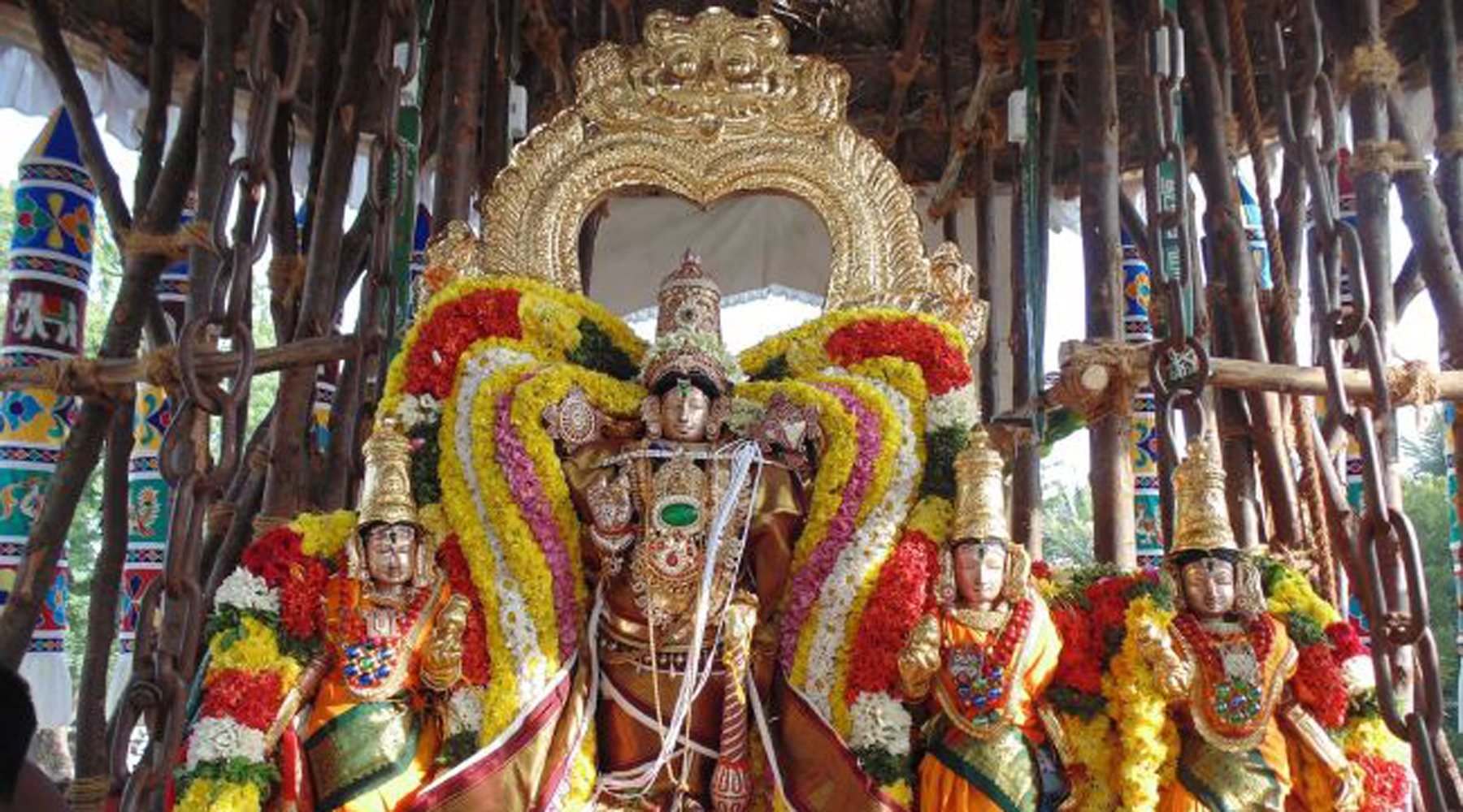 எவரும் கண்டிராத ரகசியம்!..ஐந்து தேவியருடன்.. நின்ற கோலத்தில் பெருமாள்..!!