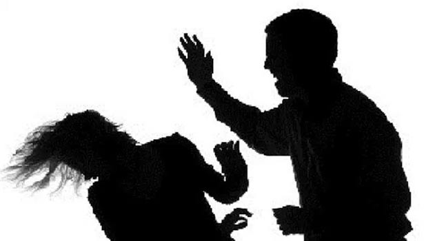 இந்திய பெண்களை கொடூரமாக தாக்கிய அமெரிக்க பெண்? வைரலான வீடியோ காட்சி!..இன வெறி தாக்குதல்களா?..