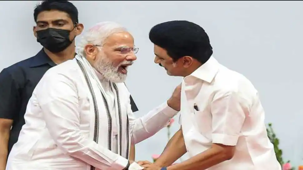 Stalin thanks Modi for praising Tamil Nadu government! Both of them hugged each other goodbye!..
