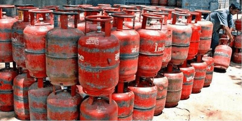 இவர்களுக்கு மட்டும் தான் சிலிண்டர் விலையில் மாற்றம்! எண்ணெய் நிறுவனம் வெளியிட்ட அதிர்ச்சி பட்டியல்!