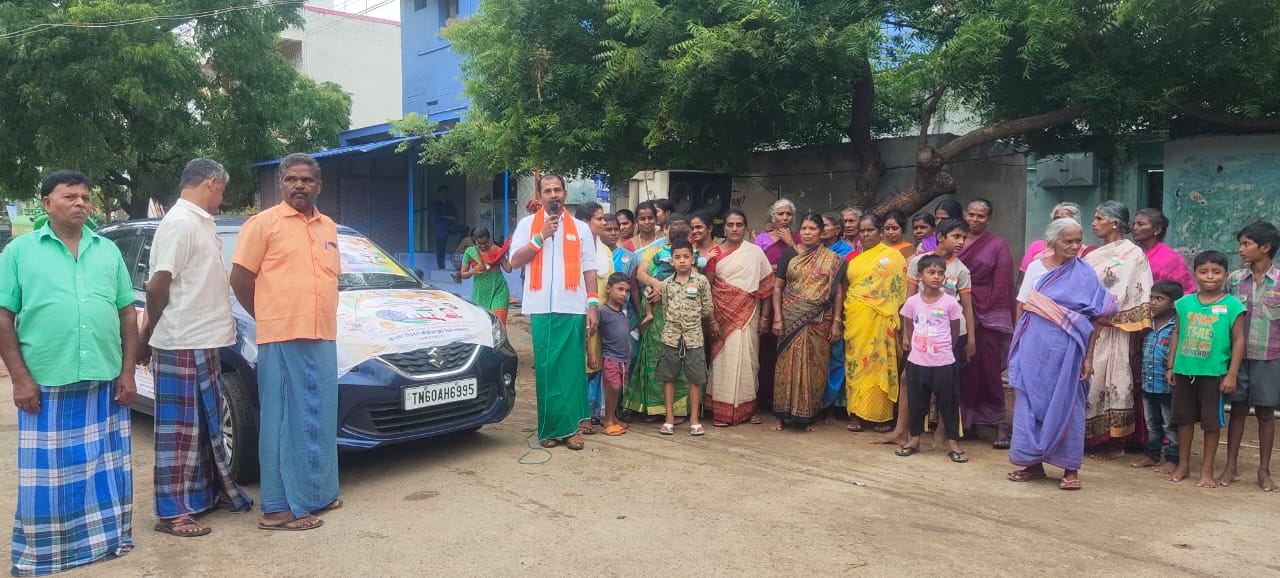 மயிலாடும்பாறையில் வீடு தோறும் தேசியக்கொடி விழிப்புணர்வு பிரச்சாரம்!