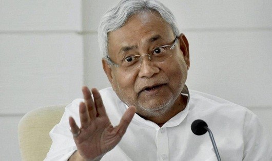 பீகார் முதல்வர் பதவியிலிருந்து நிதிஷ் குமார் ராஜினாமா