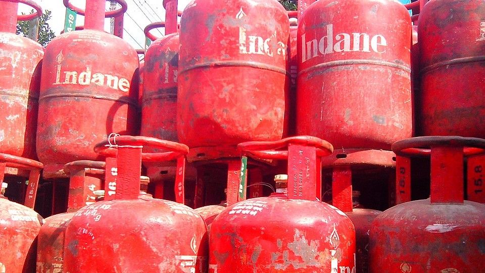 பலரும் அறியாத அறிவியல் உண்மைகள்…!!கேஸ் சிலிண்டர்கள் ஏன் வெடிக்குது உங்களுக்கு தெரியுமா?