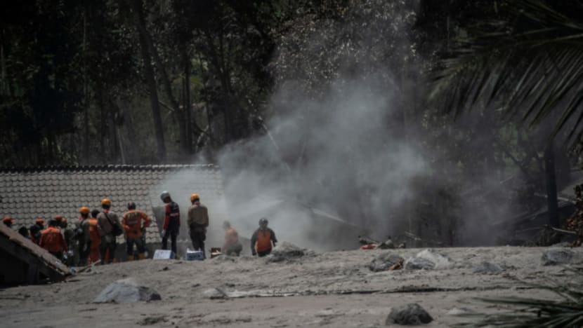 அதிசயம் நிறைந்த பழமை வாய்ந்த மரப்பாலம் திடீர் எரிந்து சாம்பல் !..  நிபுணர் சூ யிட்டாவோ வெளியிட்ட தகவல் !..
