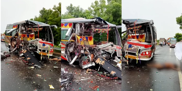Omni bus and auto collide head-on in an accident!.. CCTV footage goes viral!.. Public in shock!..