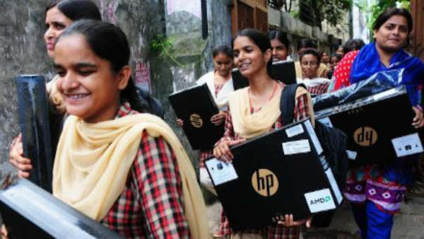 மடிக்கணினி வழங்கும் திட்டம்! முதல்வர் வெளியிட்ட முக்கிய தகவல்!