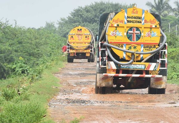 இந்த லாரி ஓட்டுனர்களுக்கு  வெளிவந்த முக்கிய தகவல்! இதை பின்பற்றவில்லை என்றால் ரூ.50 ஆயிரம் அபராதம் மற்றும் உரிமம் ரத்து!