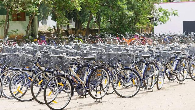 தமிழக அரசுப் பள்ளிகளுக்கு விலையில்லா மிதிவண்டி வழங்கல் ! மாணவர்கள் உற்சாகம்!