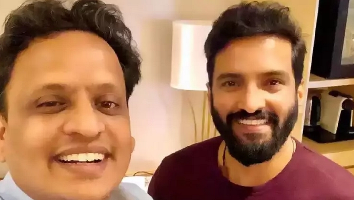 தமிழ் & கன்னடத்தில் உருவாகும் சந்தானத்தின் படம்… தலைப்பு இதுதானா?