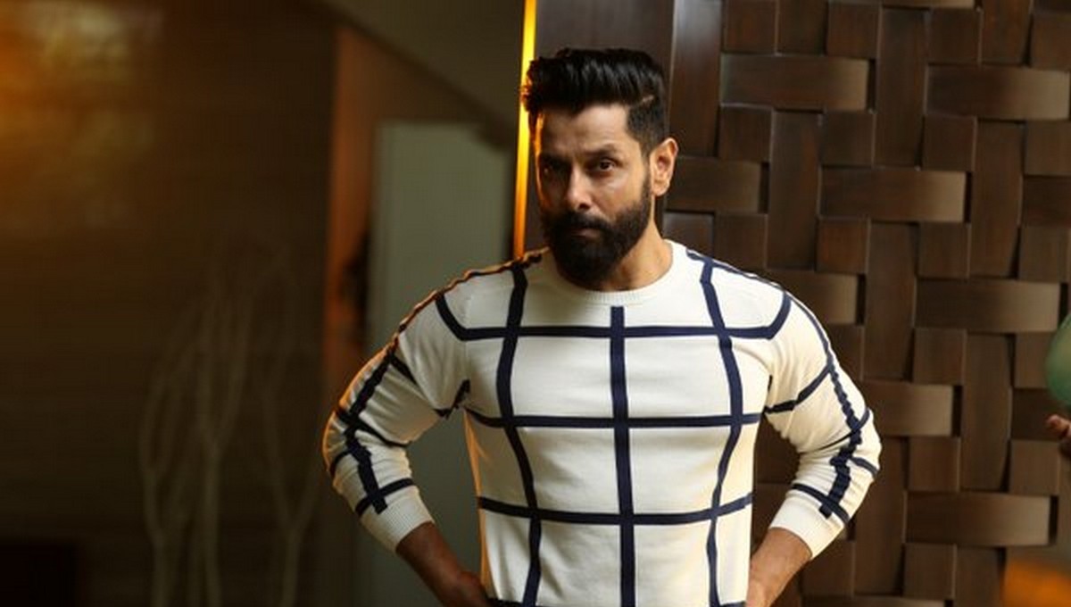 பொன்னியின் செல்வன் முதல் சிங்கிள் ரிலீஸ்… நடிகர் விக்ரம் ஏன் கலந்துகொள்ளவில்லை… ரசிகர்கள் குழப்பம்!