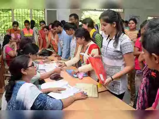 இந்த படிப்புகளுக்கு இன்று முதல் விண்ணப்பங்கள் தொடங்குகின்றது! உயர் கல்வித்துறை வெளியிட்ட தகவல்!