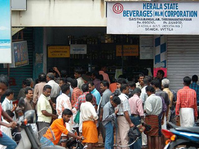 தமிழகத்தின் டாஸ்மாக்குக்கு டப் கொடுக்கும் கேரளா மதுபானக்கழகம் 