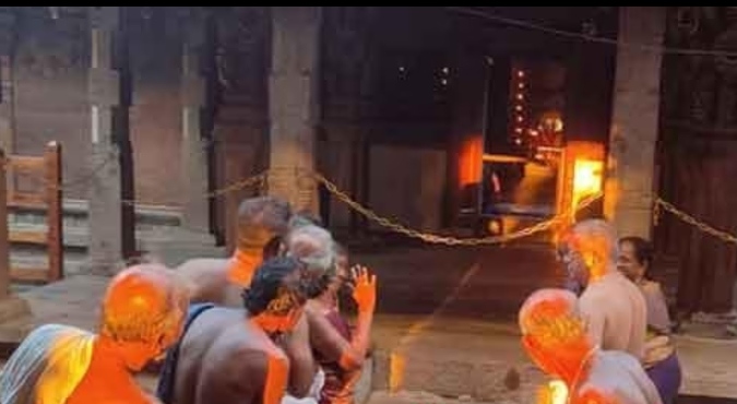 கருவறையில் சூரிய ஒளி விழுந்த அதிசயம்